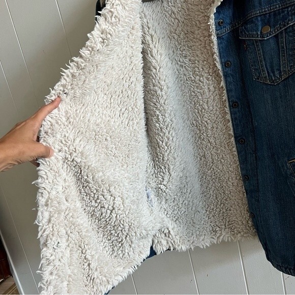 Levi’s Sherpa lined denim jacket - Picture 3 of 11